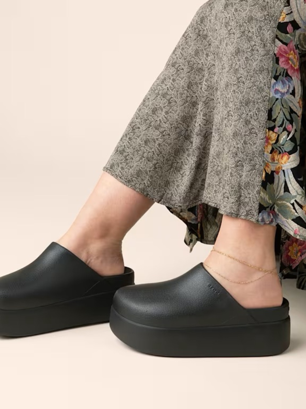 Crocs black Dylan platform clogs